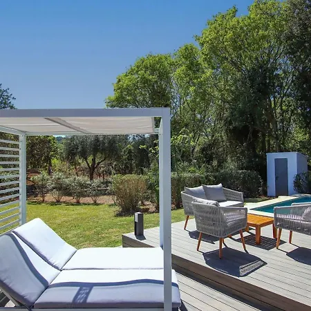 Relax Just Outside Recently Renovated By Renthousing Holiday home
