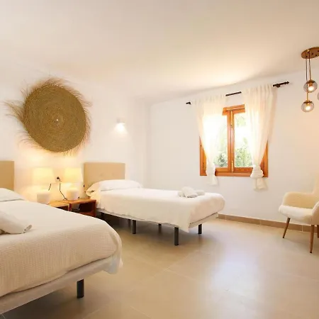 Holiday home Relax Just Outside Recently Renovated By Renthousing *