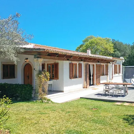 Relax Just Outside Recently Renovated By Renthousing *